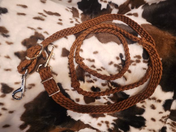 8 plait reins with chocolate brown/espresso. 8 cords flat with knots and a double 4 round plait in between.
